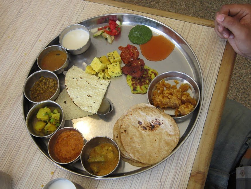 ગુજરાતી થાળી