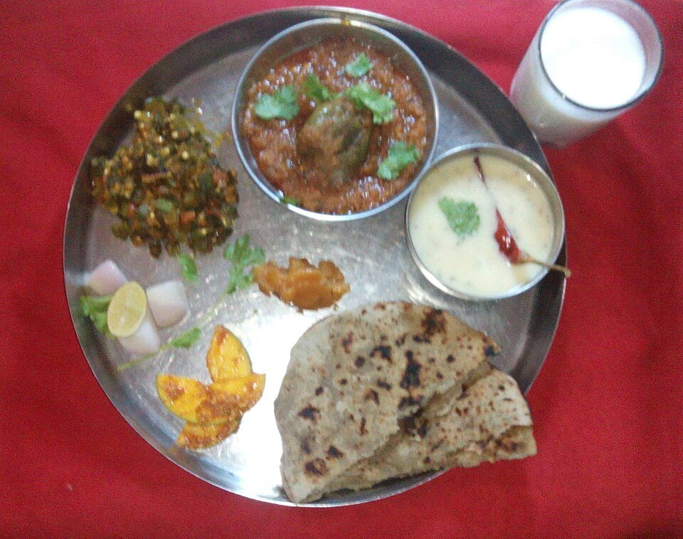 કાઠિયાવાડી થાળી